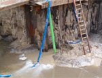 Bouwput met damwand en injectieslangen